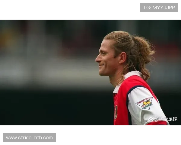 足球界光头黑人球星的传奇故事与辉煌成就揭秘